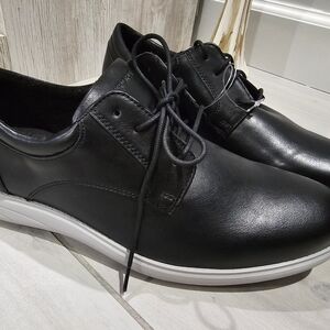Rockport Mens Black Glossy Shoes with White Contrast Sole Size 9